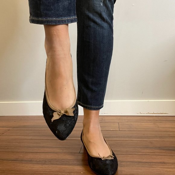 Italian Leather and Lace Pointy Flats -8- - Picture 2 of 13